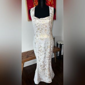 Beautiful midi sequin dress. White enough strap for wearing bra.